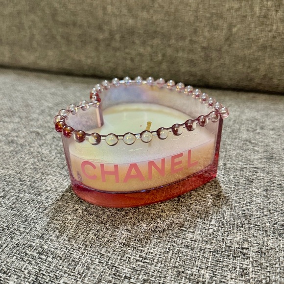 ❗️LAST FEW❗️ CHANEL Pink and White Heart Candle - Picture 3 of 7